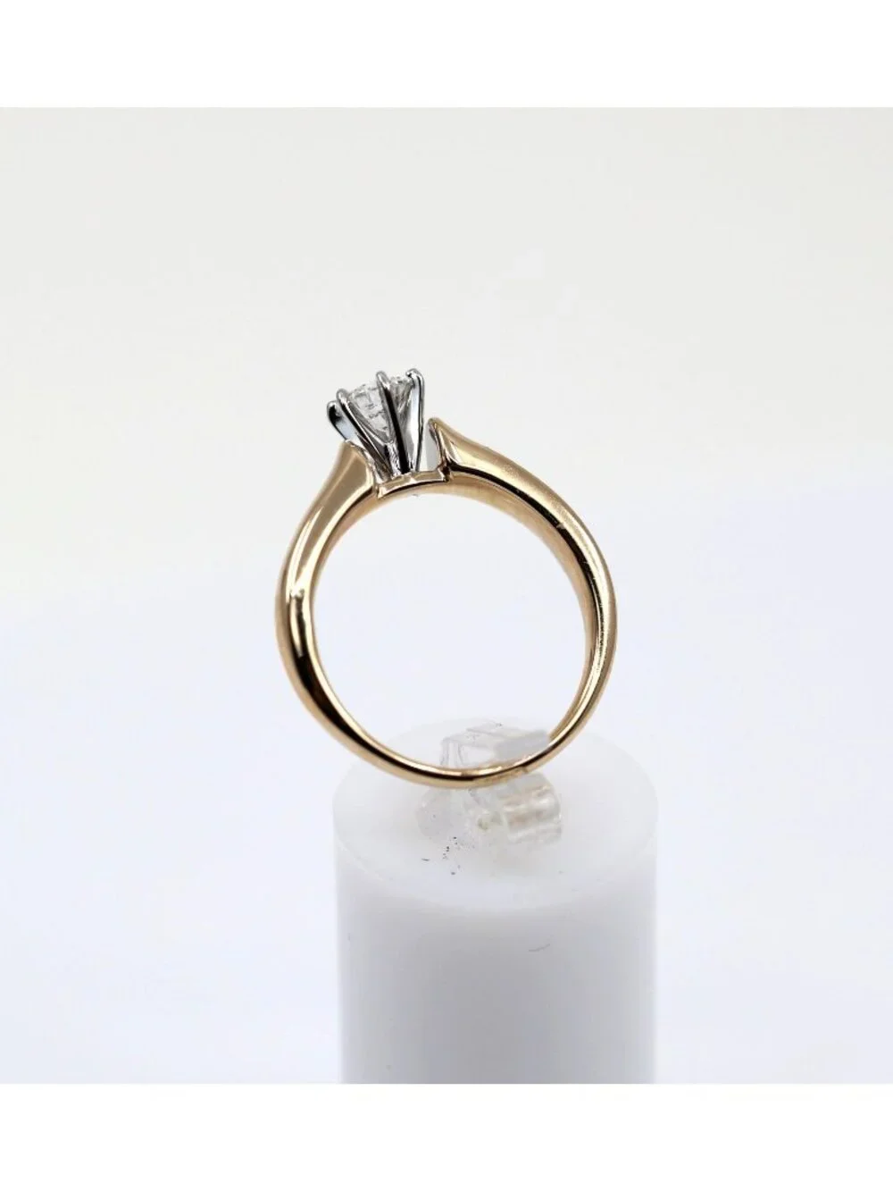 Beautiful 14K Solid Yellow Gold GHI Solitaire Diamond Wedding Ring - Size 7.25